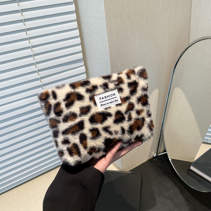 Bolsa de maquiagem de pelúcia  - Beauty Makeup Women avaliação e preço